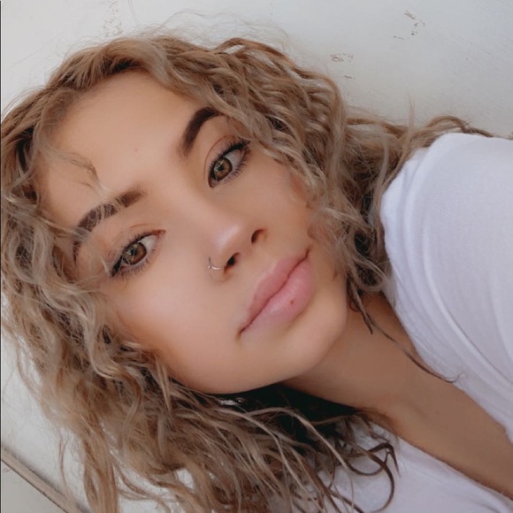 Meet your Posher, Raelynn - Picture 1 of 1